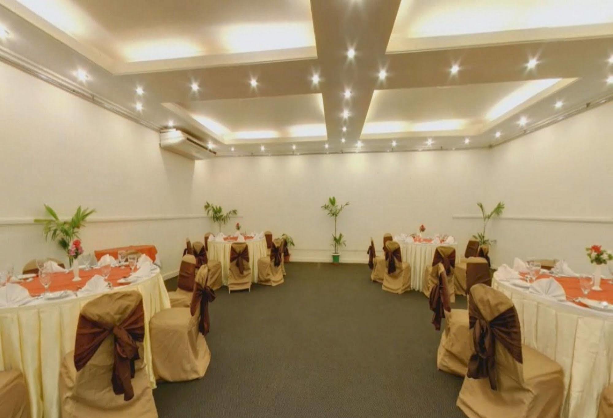 Hotel Agrabad Limited Ćottogram Zewnętrze zdjęcie